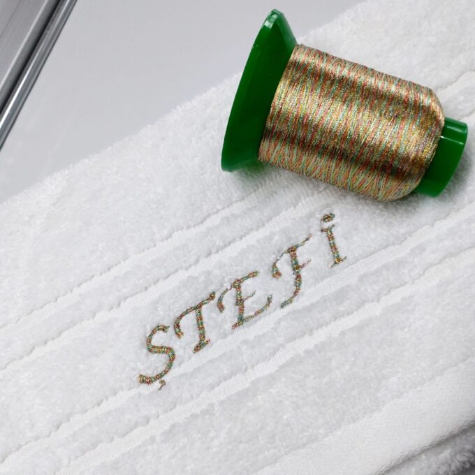 Prosop personalizat cu broderie - nume